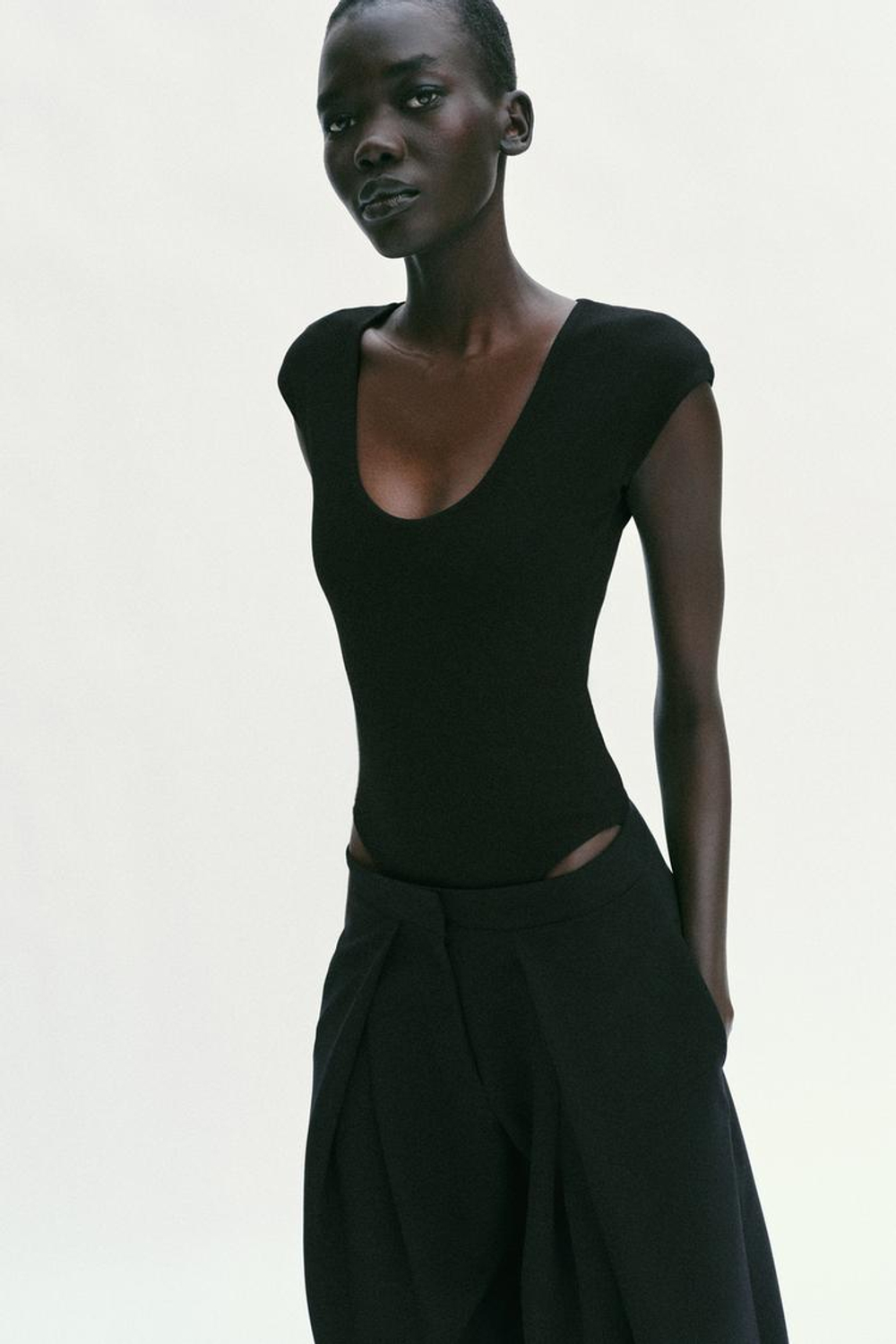 ZARA БОДИ С КРУГЛЫМ ВЫРЕЗОМ, ЧЕРНЫЙ