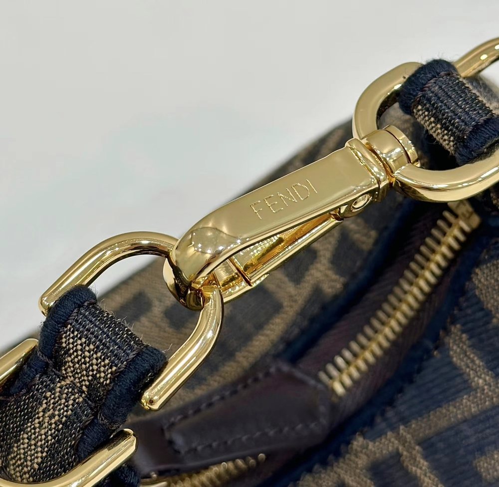 Fendi Fendigraphy Nano 16 cm