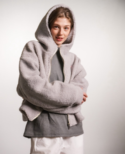 Худи на молнии укороченная из плюшевой ткани, серая