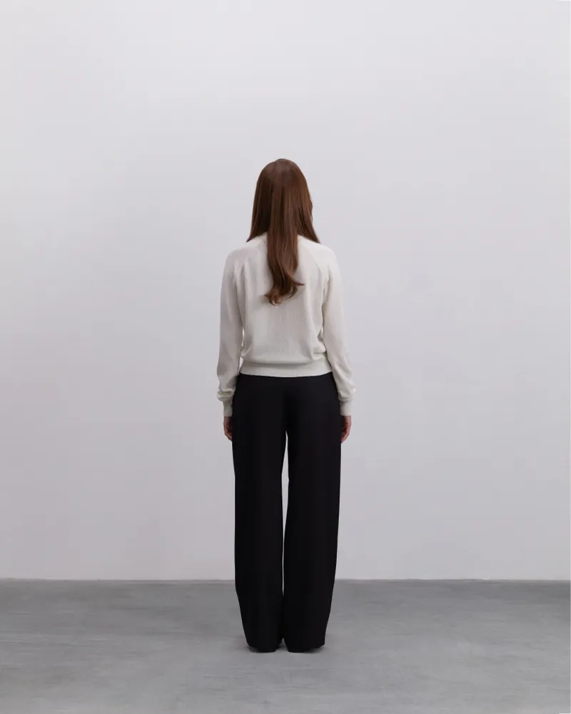 Молочный шерстяной джемпер из шерсти укороченный