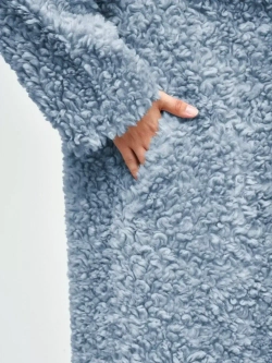 Шуба чебурашка длинная из овечьей шерсти, голубая, SilverFox