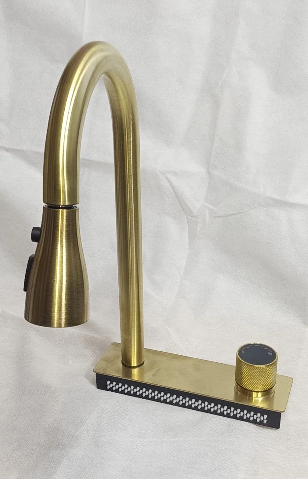 Встраиваемая панель со смесителем для кухонных моек, золото KN754512