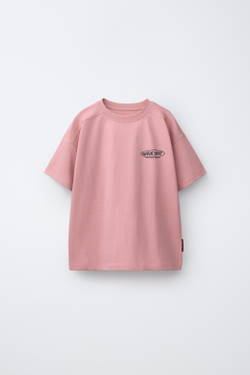 ZARA КОМПЛЕКТ ИЗ ФУТБОЛКИ И ШОРТОВ С НАДПИСЬЮ, ЛИНЯЛЫЙ РОЗОВЫЙ