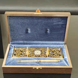 Ручка "Подарок директору" (затоустовская гравюра) на ажурной подставке в футляре