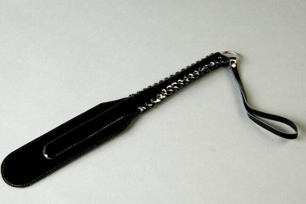 Хлопушка узкая черная лакированная (Цвет: черный)