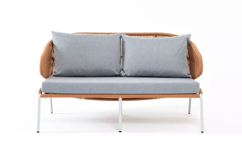 "Милан" диван 2-местный плетеный из роупа, каркас алюминий светло-серый (RAL7035) муар, роуп оранжевый меланж круглый, ткань светло-серая