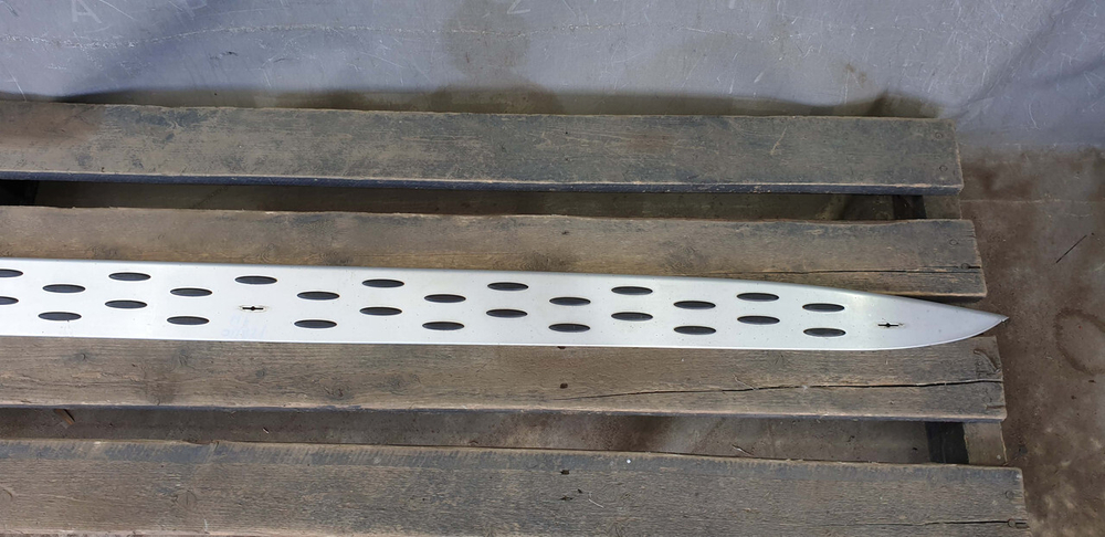 Накладка подножки левой Mercedes GLE (W166) 11-18 Б/У Оригинал A1666980348