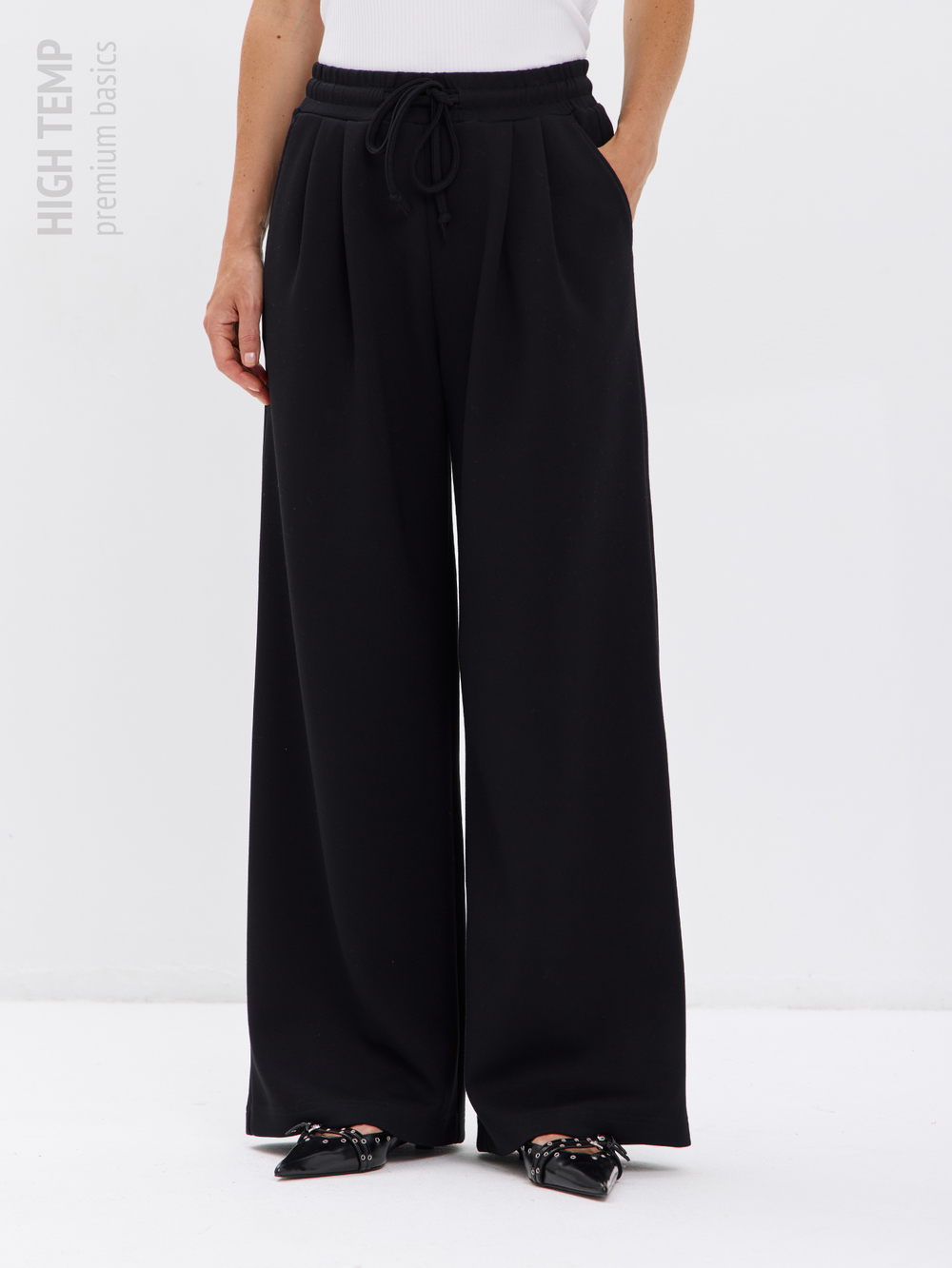 Широкие демисезонные брюки-палаццо со складками