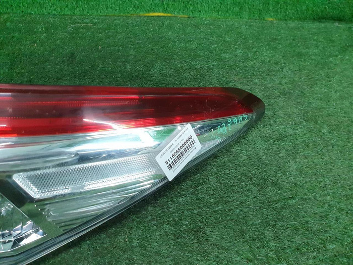Фонарь правый внеш Toyota Camry xv70 17-нв галоген