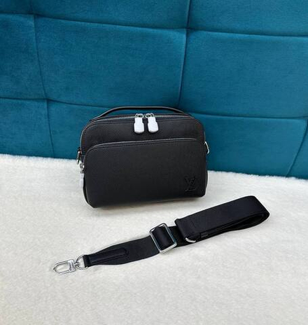 Сумка-мессенджер Louis Vuitton