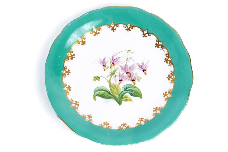 Тарелка в стиле модерн с цветами