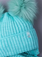 Шапка зимняя детская с помпонами и манишка