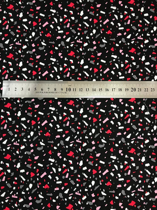 штапель принт геометрия красный/розовый/серый на черном D42C1