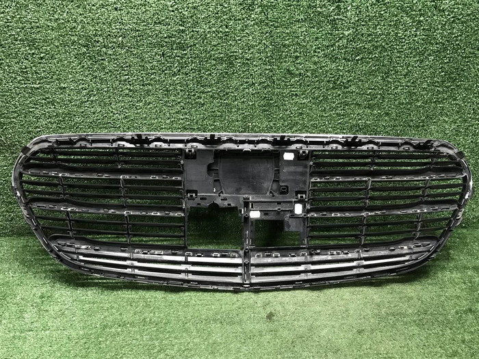 Решетка радиатора Mercedes S W223 (2020-н.в.)