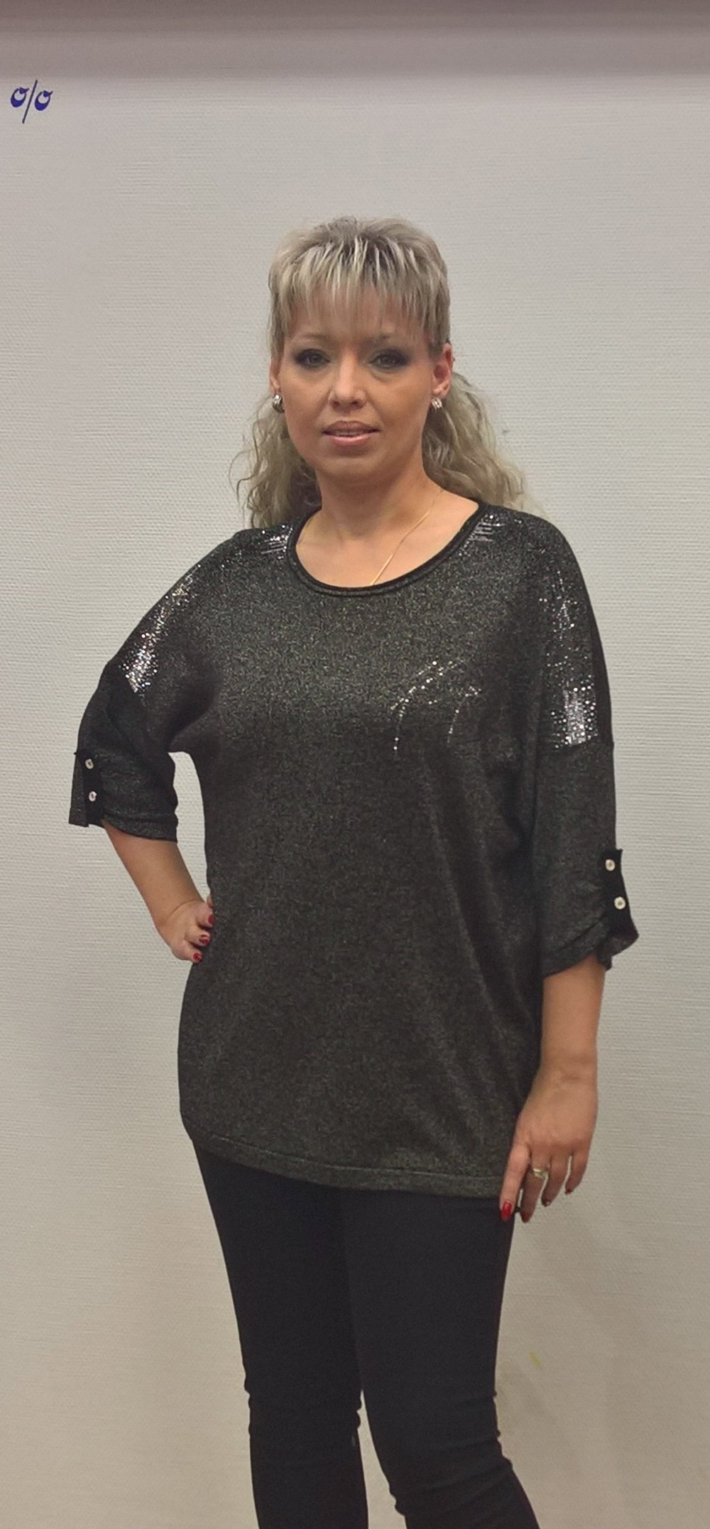 Нарядный блузон со стразовой отделкой