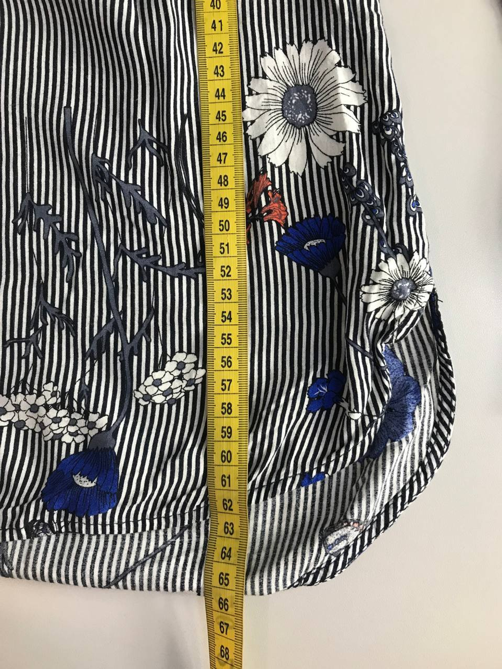 Блузка для практичного образа, визуально на 46 размер