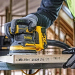 Виброшлифмашина эксцентриковая аккумуляторная DeWALT DCW 210 N бесщеточная, без АКБ и ЗУ DCW210N-XJ