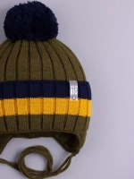 Шапка для мальчика вязаная демисезонная с завязками