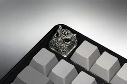 Клавиша XIIX «Owl Gloom», фото на клавиатуре - ракурс 2