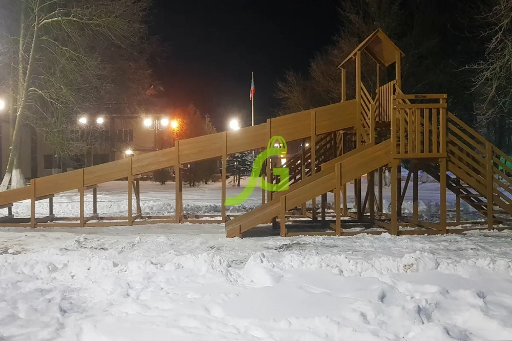 Зимняя деревянная горка "Snow Fox 12 м" с двумя скатами (две лестницы)