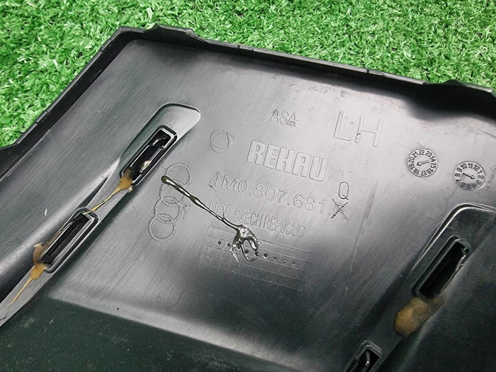 Накладка переднего бампера левая Audi Q7 2 (15-19)