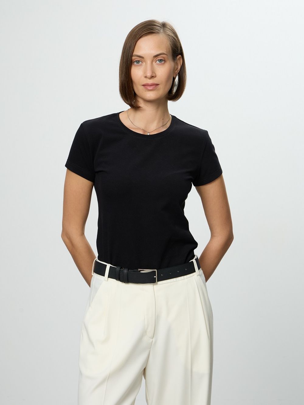 Футболка приталенная черная