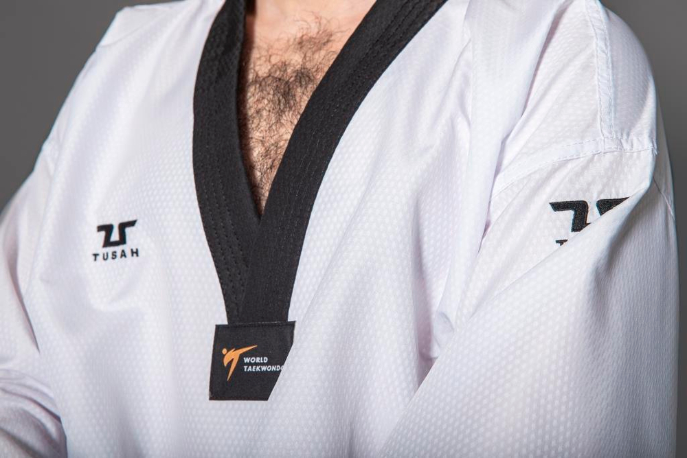 Добок WT Tusah EZ-Fit Lite Uniform Black V-neck Dan