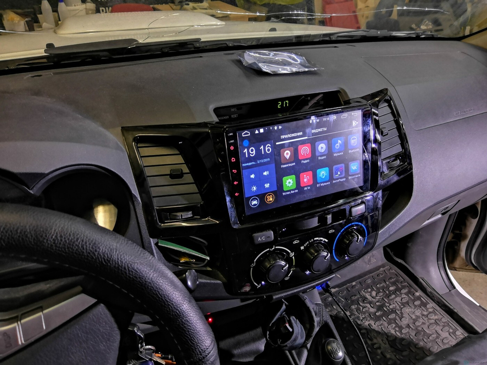 Магнитола для Toyota HiLux 2011-2015 - Parafar PF062XHD на Android 13, 8-ядер, 4Гб+64Гб, CarPlay, 4G SIM-слот