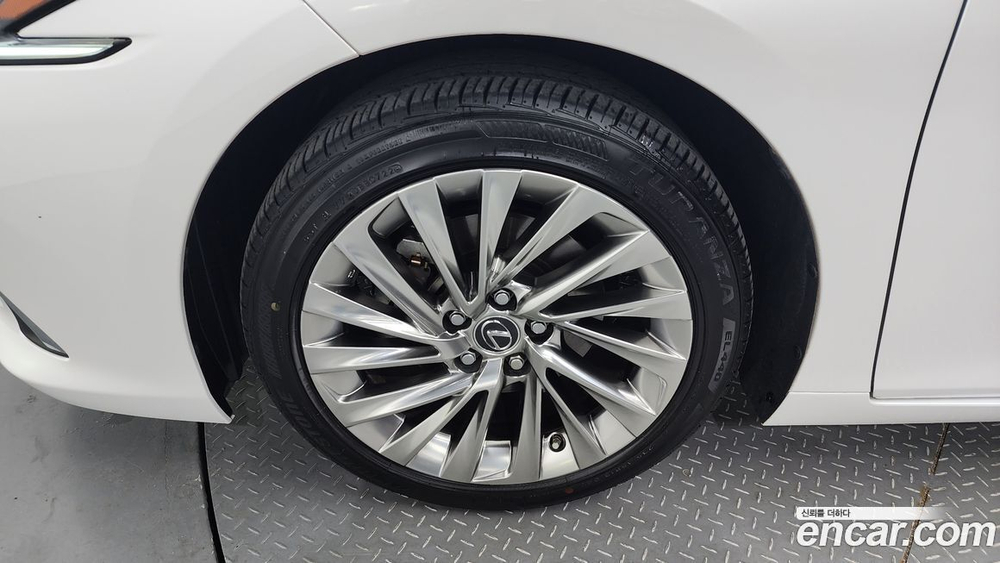 Lexus ES300h 7 Generation Executive (03.2022)