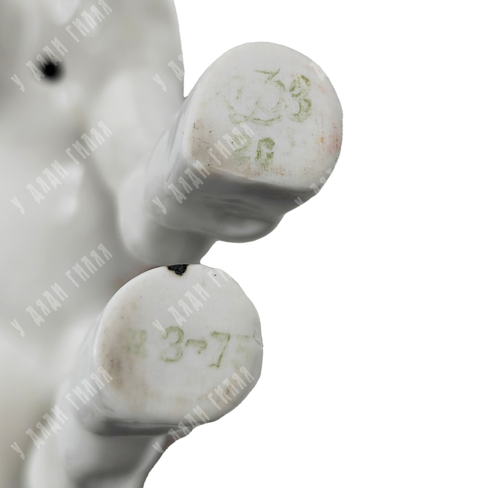 Воробьев Б. Я. Жеребенок пасущийся. ЛФЗ. Фарфор. 1960 г.