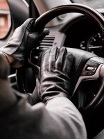 Утепленные перчатки из натуральной кожи