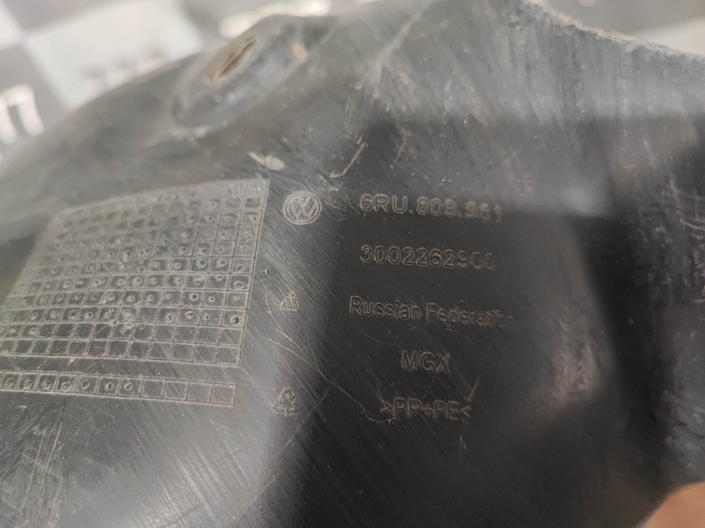 Подкрылок передний левый Volkswagen Polo 5 Sedan 10-20 Б/У Оригинал 6RU809961