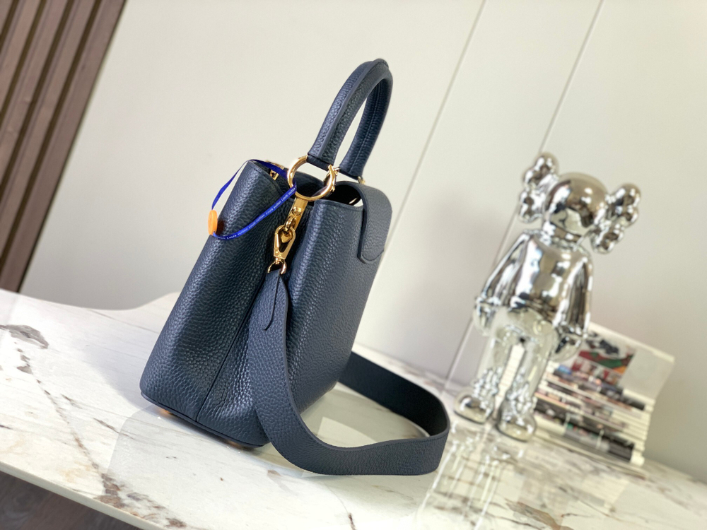 Louis Vuitton Capucines MM