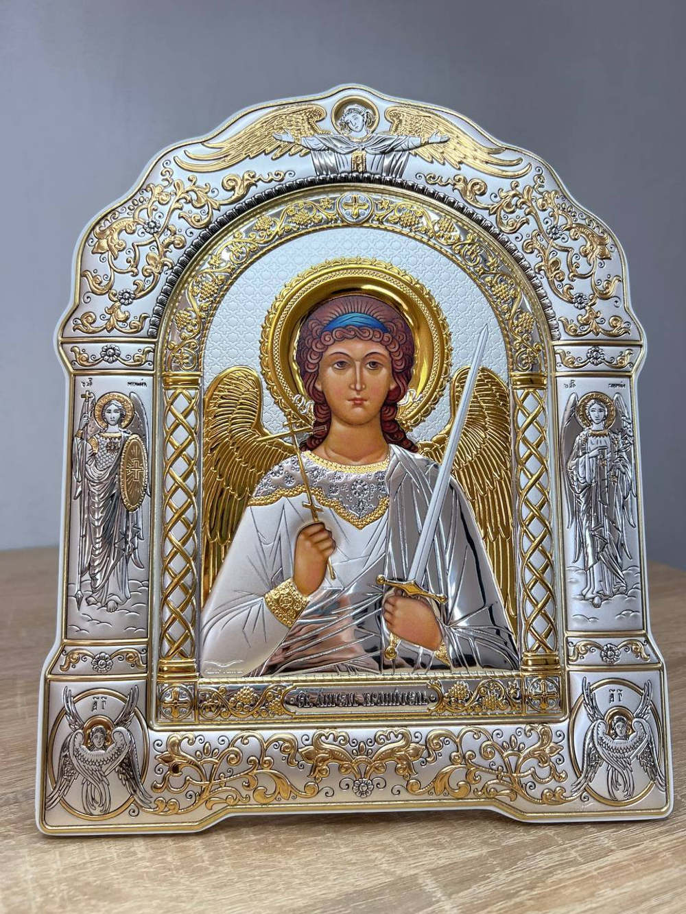 Ангел Хранитель, икона арочная с рамкой, белое дерево 266х335