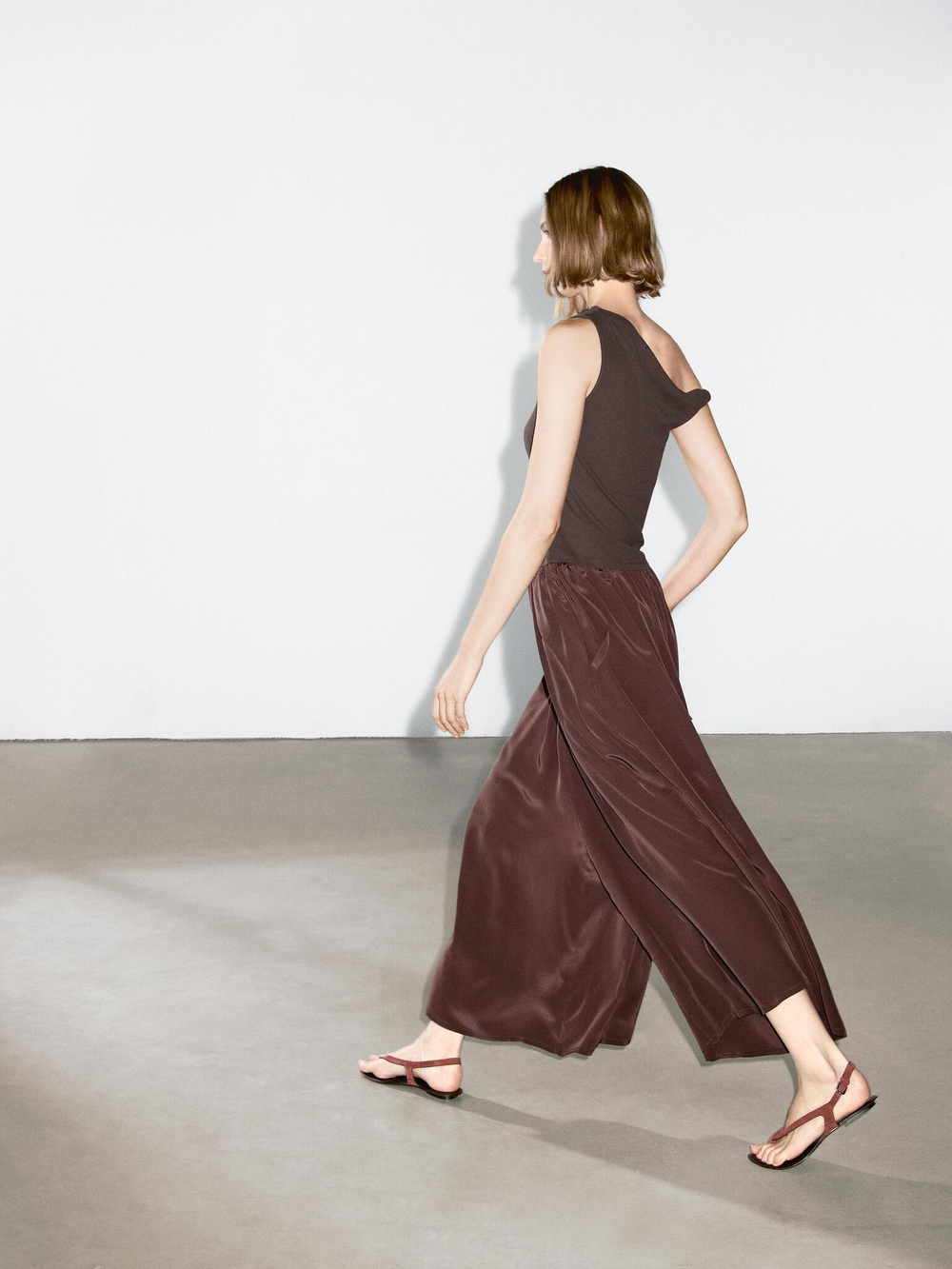 Massimo Dutti Юбка-шорты из струящейся высокотехнологичной ткани, гранатовый