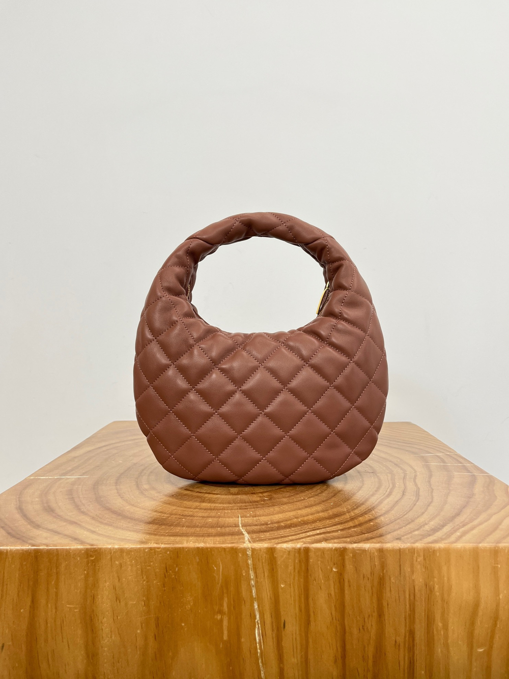 ICARINO В СТЕГАНОЙ НАППЕ