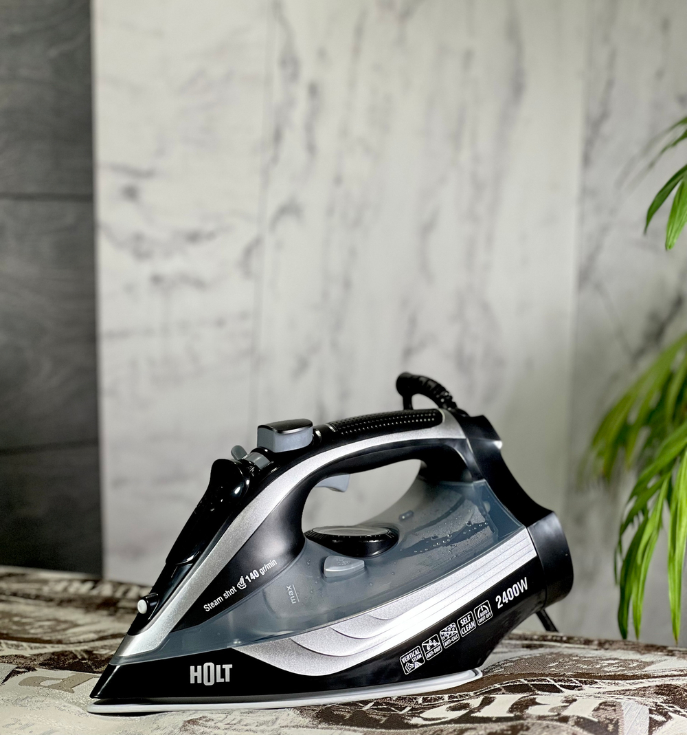 Утюг HOLT HT-IR-003 черный