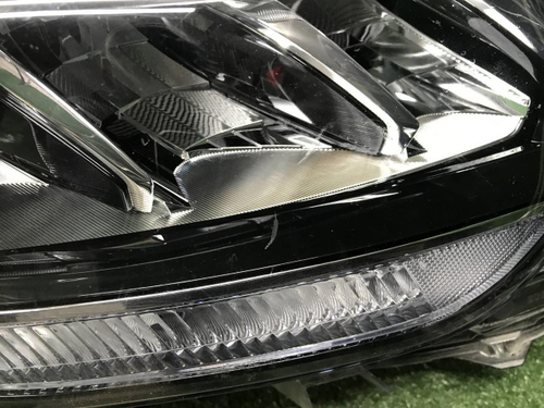 Фара правая Toyota C-HR (2019-2023) LED