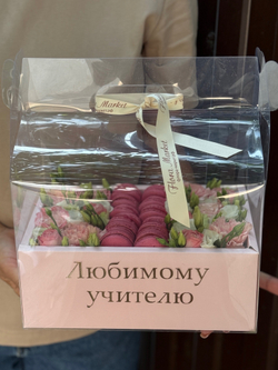 Цветочный бокс с макарунс «Любимому Учителю» от Флора Маркет