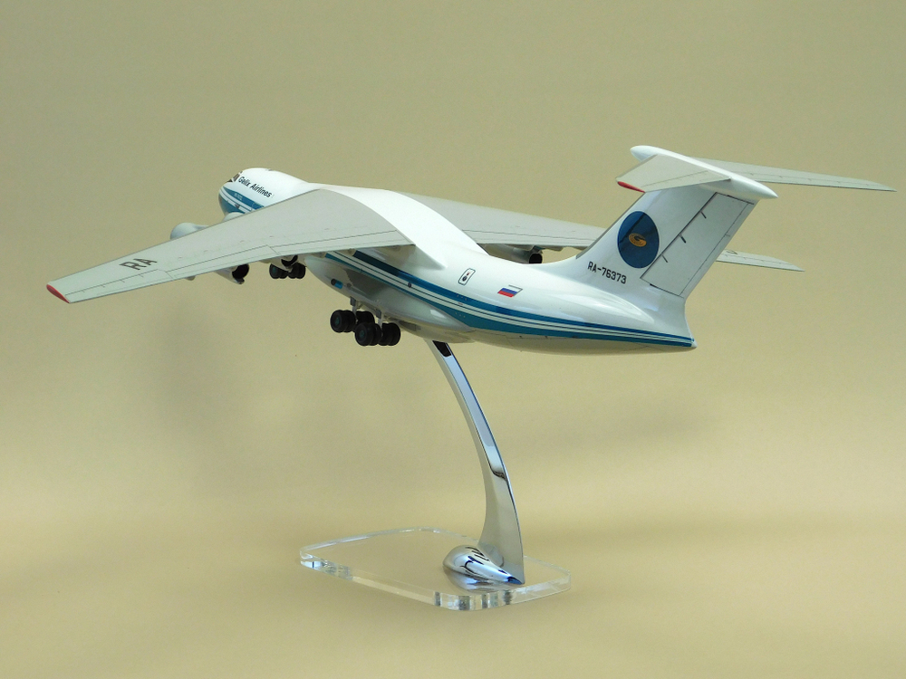 Модель самолета Ил-76ТД (М1:100 Геликс) с шасси