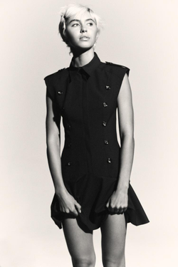 ZARA КОРОТКОЕ ПЛАТЬЕ С ПОДПЛЕЧНИКАМИ И ВОЛАНАМИ, ТЕМНО-ЗЕЛЕНЫЙ