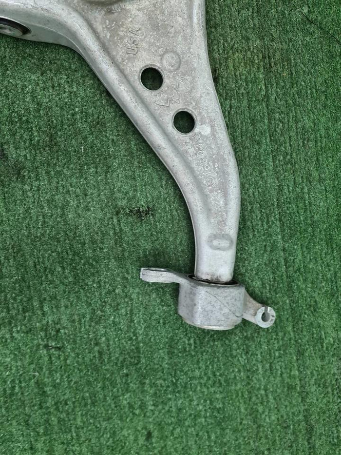 Рычаг передний левый Mercedes M GLE W166 (11-18)