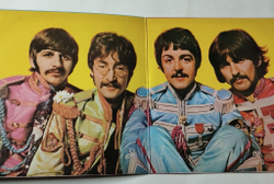 Винтажная виниловая пластинка LP The Beatles Sgt. Pepper Lonely Hearts Club Band (Japan 1969) (No Obi) (Red Wax Vinyl)