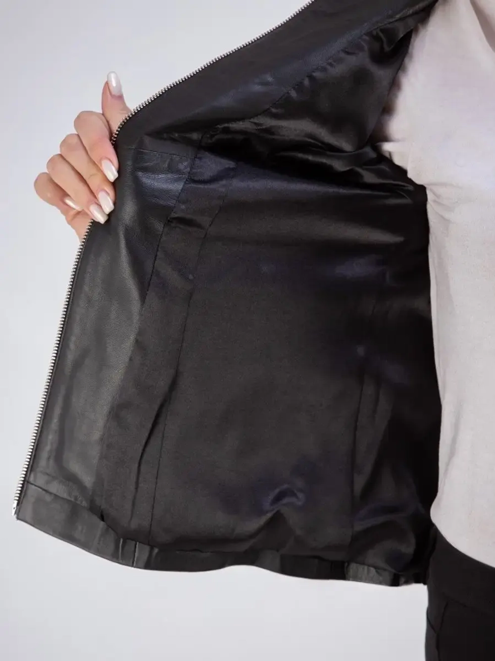 Кожаная куртка демисезонная на молнии