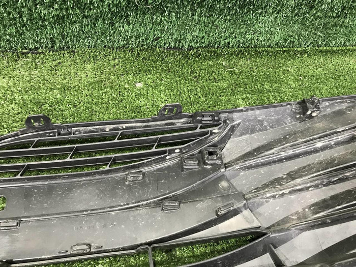 Решетка переднего бампера Toyota Camry xv70 (2017-2021)