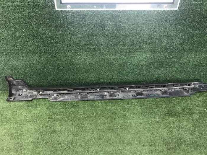 Накладка порога левая VW Passat B8 (2014-н.в.) Alltrack