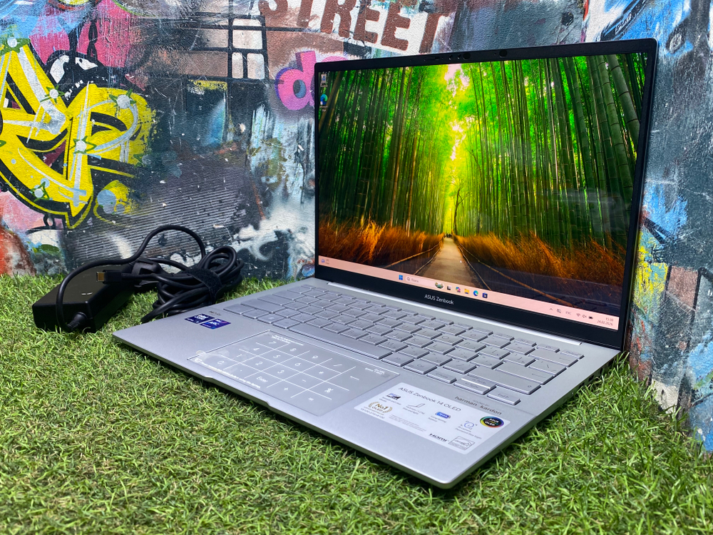 Ноутбук ASUS Ultra 9/32 ГБ/FHD/Zenbook 14 UX3405M/Windows 11 Pro