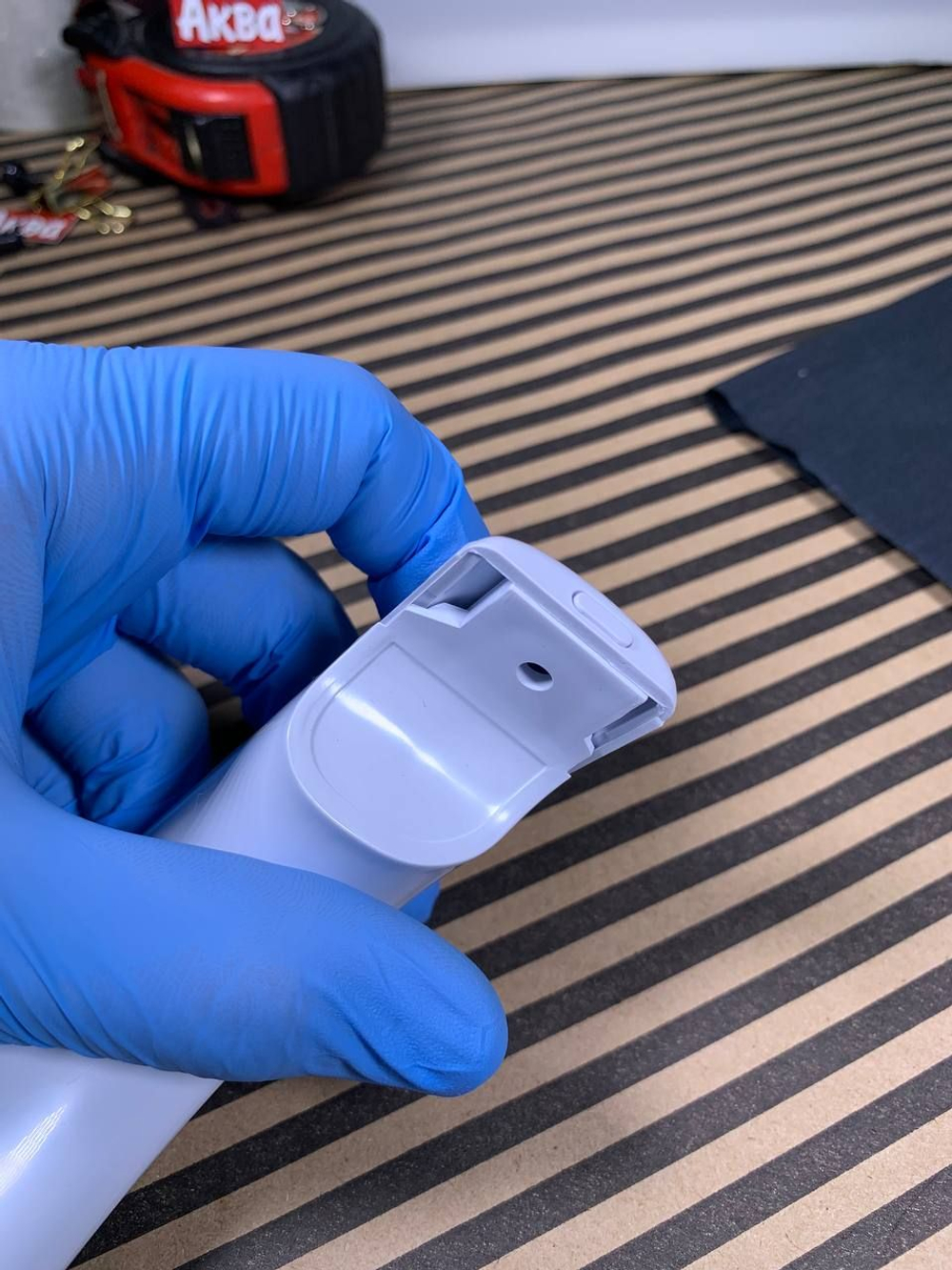 Ручка для холодильника Атлант 1704 нижняя 331603304500 +накладка