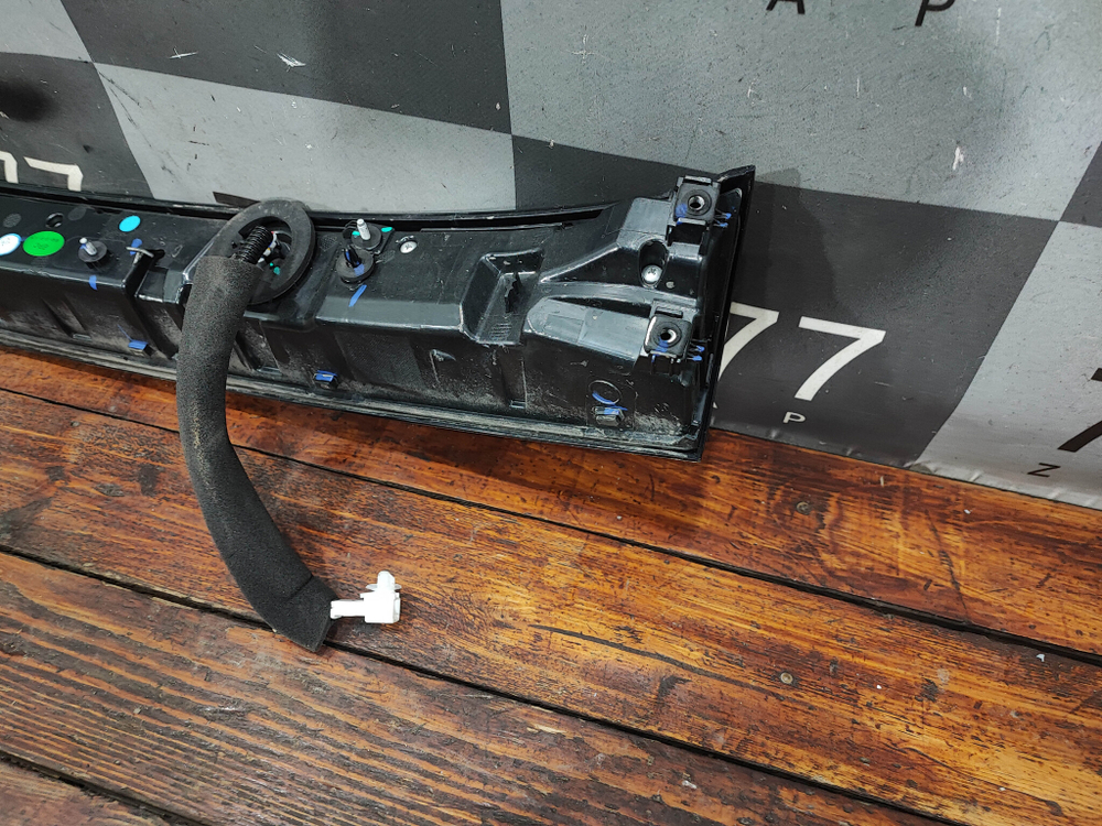 Фонарь задний центральный Geely Boyue Cool Б/У Оригинал 8893645080