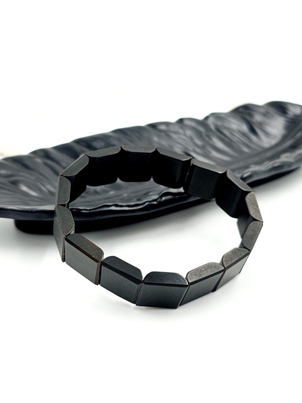 Браслет из черного натурального янтаря